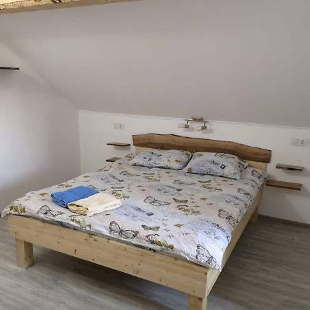 Casa Eden Lägenhet Babeni Exteriör bild