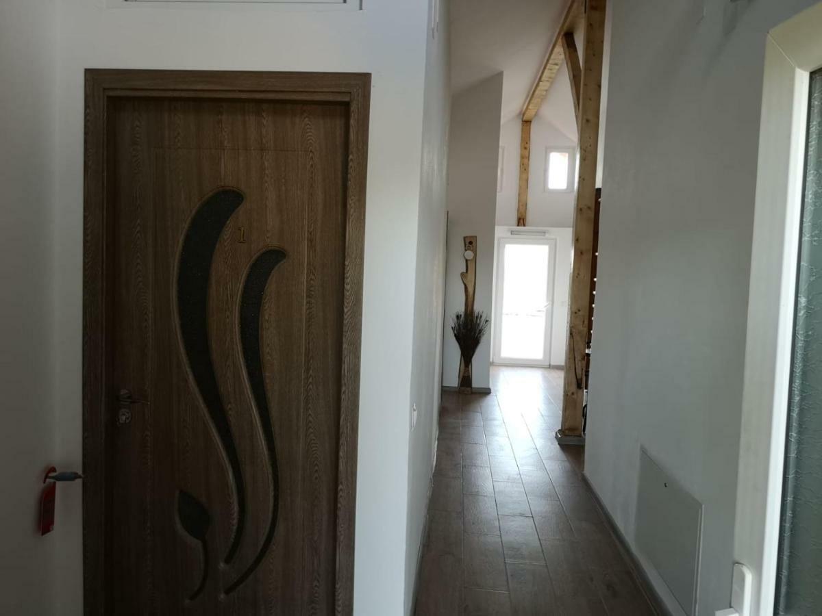 Casa Eden Lägenhet Babeni Exteriör bild