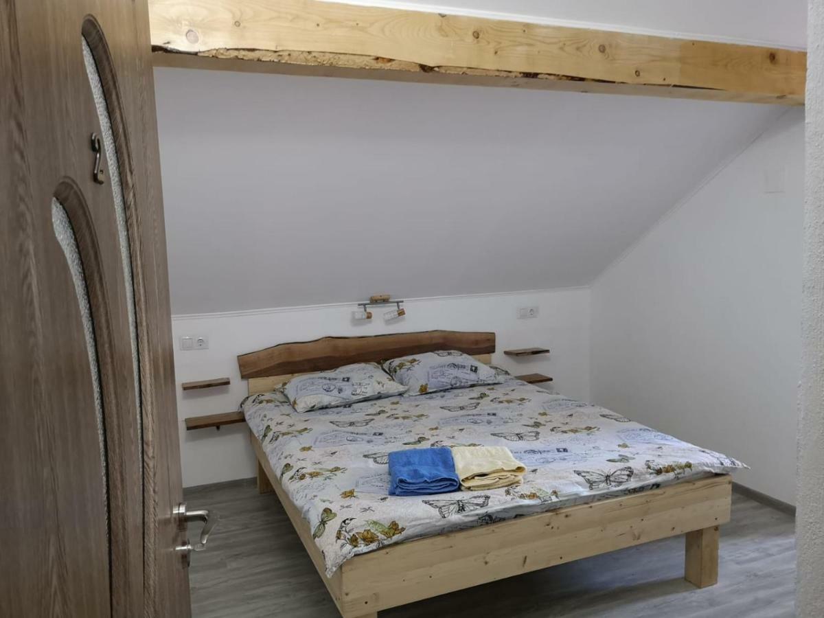Casa Eden Lägenhet Babeni Exteriör bild