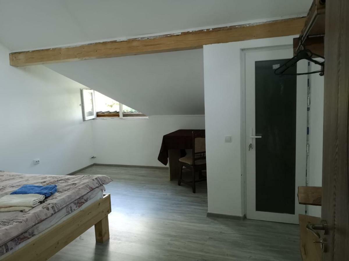 Casa Eden Lägenhet Babeni Exteriör bild