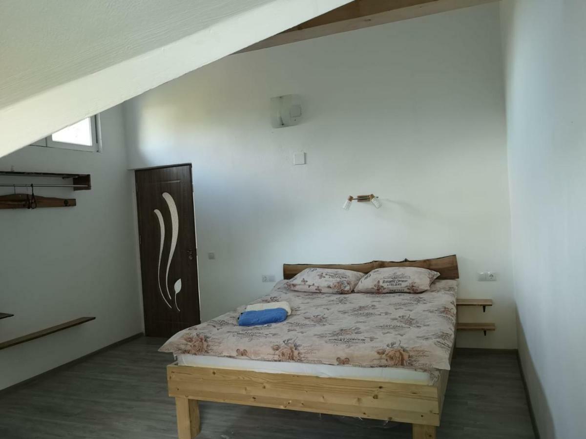Casa Eden Lägenhet Babeni Exteriör bild